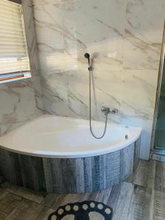 Valley Inn Guest House, Accommodation 17 Elizabeth Ave, Rivonia, Sandton, 2191 - Sandown - 3