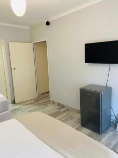 Valley Inn Guest House, Accommodation 17 Elizabeth Ave, Rivonia, Sandton, 2191 - Sandown - 2