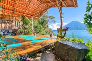 NEW! Jacuzzi, lake-access luxury - 4
