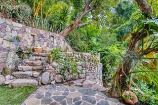 NEW! Jacuzzi, lake-access luxury - 3