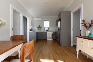 Cosy Self-Contained Unit with QBed, Parking & Wifi - Ilfraville - 9