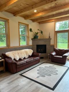 Sunny 2BR with Pond, Fireplace, Walk to Stowe - 7