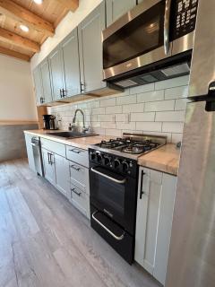 Sunny 2BR with Pond, Fireplace, Walk to Stowe - 8
