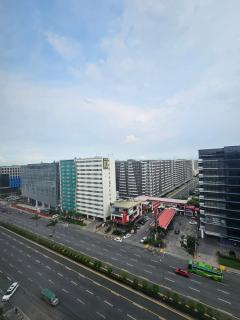 MOA Shell Residences Spacious 1BR with City View WiFi and Netflix - 1