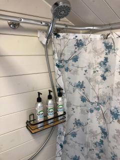 The Cedar Cabin Bunkie - Cowichan Valley Bunkie Glamping - Duncan - 9