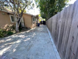 Unit B with big yard - Los Angeles - 5
