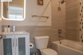 "aptac,desk,tv,kit,living,views,6guest,wifi,wd - 4