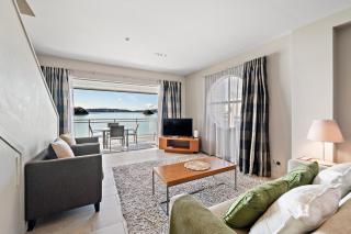 Beach Front 2 Bedroom Apartment - 6