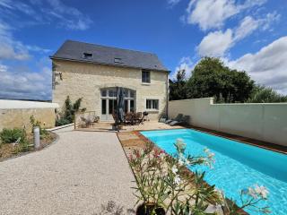 Charmant Gîte 6 Pers avec Piscine Privée et Jardin, Avon-les-Roches - FR-1-381-629 - 0