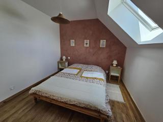 Charmant Gîte 6 Pers avec Piscine Privée et Jardin, Avon-les-Roches - FR-1-381-629 - 7