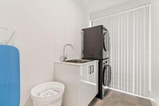 Modern Comfort in Piara Waters Perfect for Fam - Perth - 8