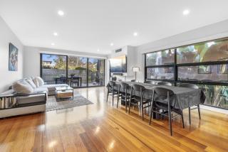 Stylish 3-Bed Thornbury Stay with Outdoor Lounge - 4