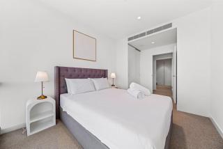 Perth's Modern 1BR Apartment with Pool & Gym - City Living - Perth - 9