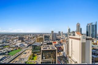 Perth's Modern 1BR Apartment with Pool & Gym - City Living - Perth - 5
