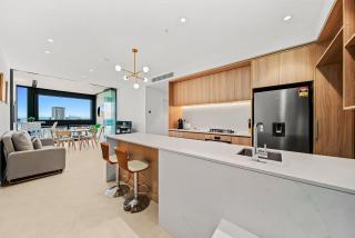 Perth's Modern 1BR Apartment with Pool & Gym - City Living - Perth - 2