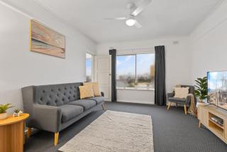 Beachside 2-Bed Apartment with Balcony Views - 0