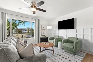 Comfy 1BR Retreat with King Bed in Royal Oak - Royal Oak - 0
