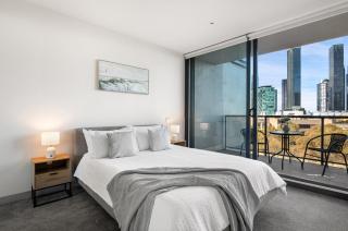 Modern 2B2B Apt near Crown with Parking and City Views - 9