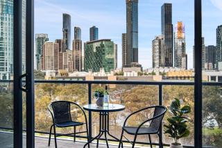 Modern 2B2B Apt near Crown with Parking and City Views - 7