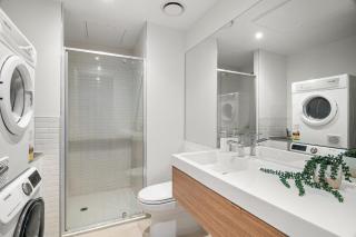 Modern 2B2B Apt near Crown with Parking and City Views - 2