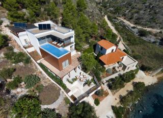 Stunning Brac Villa 5 Bedrooms Villa Infinite Stunning Sea Views Seafront Location Sutivan - Sutivan - 0