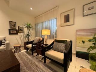 Ahaus 28 Damansara Height 8-10pax - 2