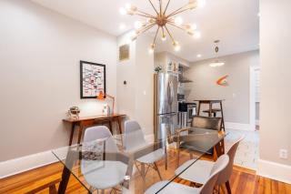 Mid-Century Marvel Steps from Restaurants Bars and Markets 3BR & 2BA - Washington - 3