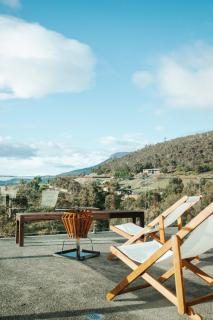 Architectural Home in Hobarts North - 6