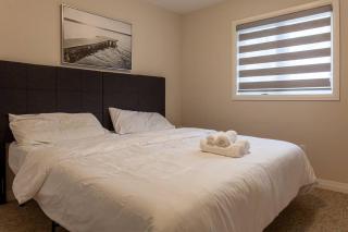 4Bed25 BathBrand newNiagara FallsSleeps12 - 1