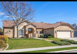 Spacious 4BR 3BA Home KING Suite Pool Sleeps 8 - Bakersfield - 0
