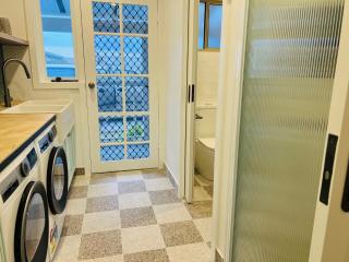 ROBE TWO FIVE - Pet friendly outside WiFi - Robe - 7