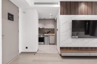 Luxury Studio at JW Marriott Dubai Marina - Views, Free Pool, Near Beach and Sea - 1