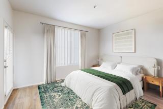 Top Floor Executive in Marina - 4