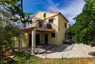 Venami Holiday Home - 9