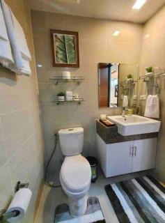 One Bedroom Unit beside Uptown Mall BGC - 1