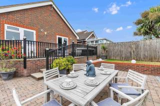 Sea Downs House with Free Parking By My Getaways - Peacehaven - 0