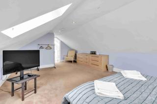 Sea Downs House with Free Parking By My Getaways - Peacehaven - 2
