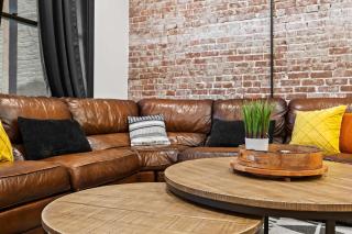 Unique Black Home in the Heart of Shelby Park - 2