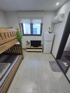 Yolo House - Incheon - 2