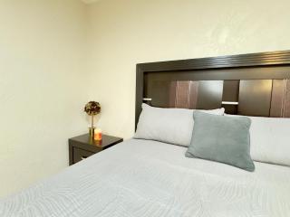 Comfy Haus at West Oaks - 1