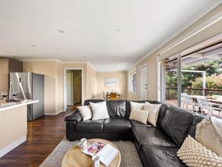 Eagle Bay Beach House - 300m to the beach! - 6