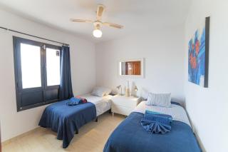 Extraordinary Playa Blanca Villa 3 Bedrooms Villa Naraku Spacious Sun Terrace Outdoor Pool, Hot Tub And Bbq Playa Blanca - Playa Blanca - 4