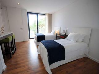 Outstanding Pinhao Villa 4 Bedrooms Villa Gouva Pool Table - 1