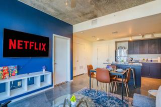 Striking 2BD - CDT- Gym, Pool, Parking - Sleep8 - Phoenix - 5