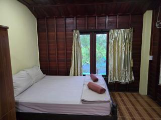 Cozy Stay Near Pier, Food & Fun - Thong Sala - 0