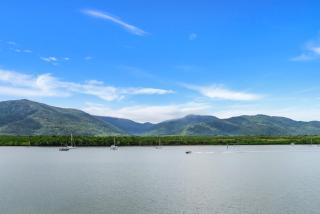 Belle Escapes 14 Harbour Lights with tranquil ocean views - Cairns - 2