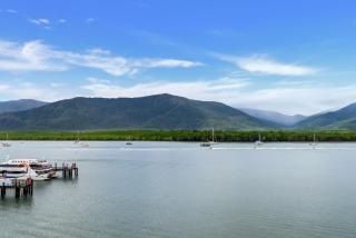 Belle Escapes 14 Harbour Lights with tranquil ocean views - Cairns - 1