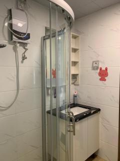 Apartemen SkyHouse 3 BR Bristol 35th Floor - Samporo - 8