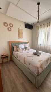 Cozy Apartment close to amenities - 4