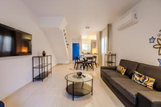 Seaside Sun Kissed House with Pool in Tourist Area - Paphos - 1